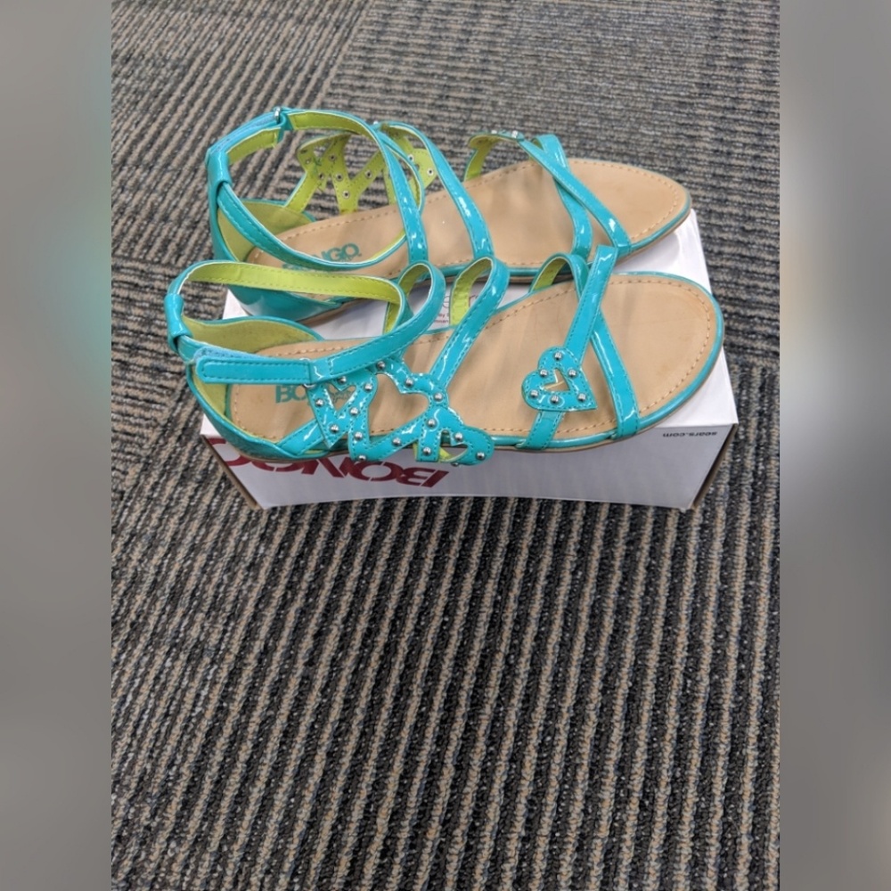 NIB Bongo Girls Rikki Turquoise Heart sandals Sz 4